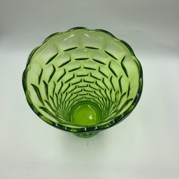 Vintage Green Glass Textured Scalloped Edge Flower Floral Tabletop Vase - Picture 5 of 12